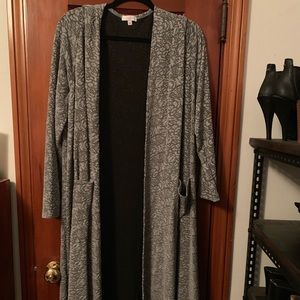 New Lularoe XL Sarah pewter/grey, black lining